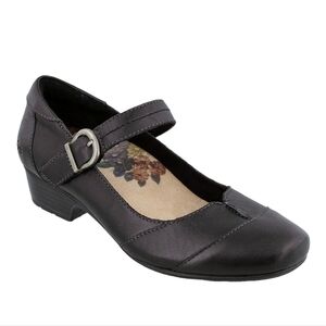 Taos Footwear Black Mary Jane Pump with Buckle